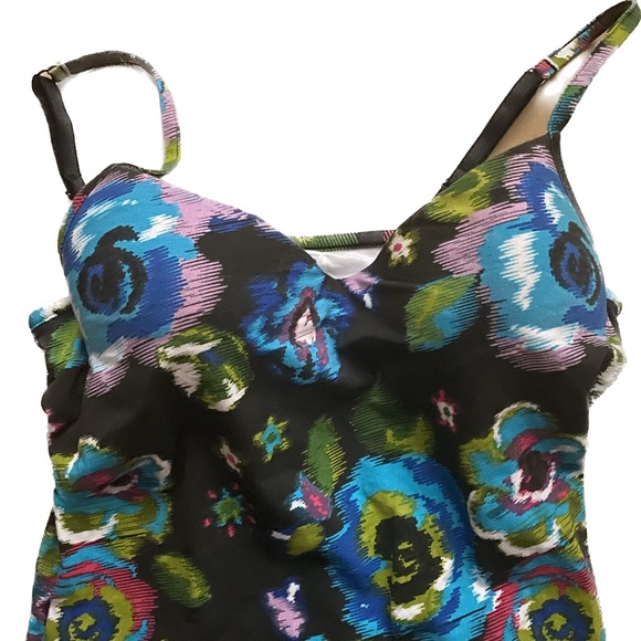 Flowers design black shirt - Picture 2 of 4